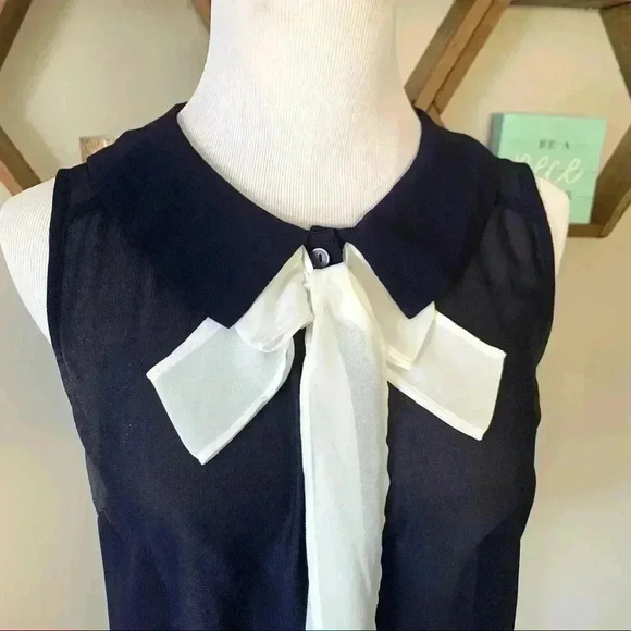 F21 navy chiffon sleeveless blouse with white bow - Picture 2 of 6